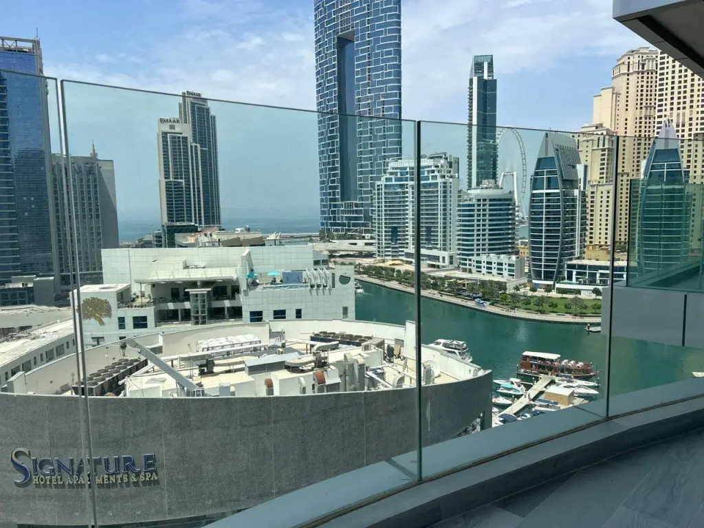 Casa Royale Vacation Homes - Dubai Marina Deluxe 1BR with Partial Marina View