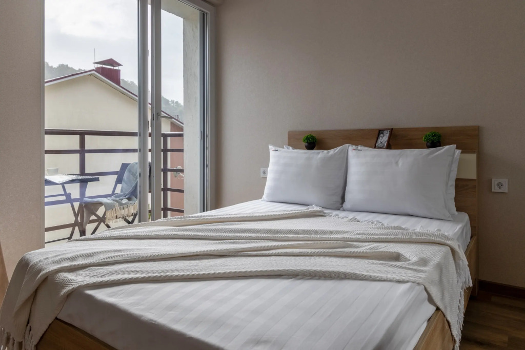 Апартаменты RED APARTMENTS Эстонская 37к4 Тироль