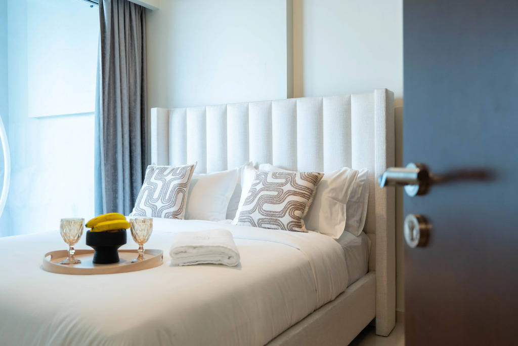Апартаменты Keyrock Chic 2BR Escape Pool & Lake View