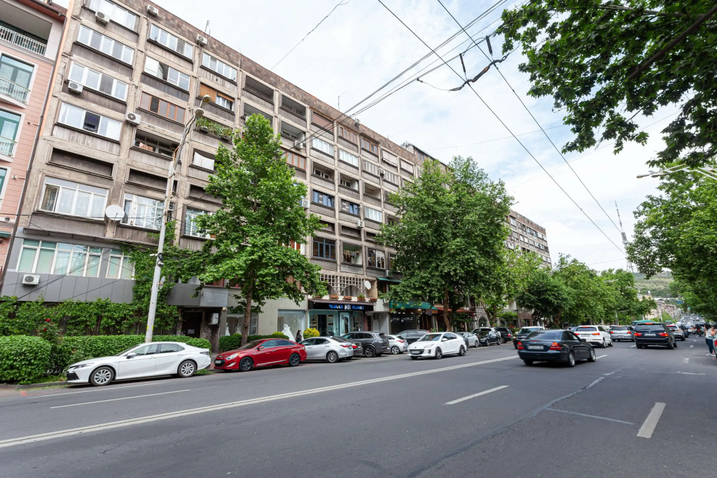 Apart-Hotel on 33 Sayat-Nova avenue