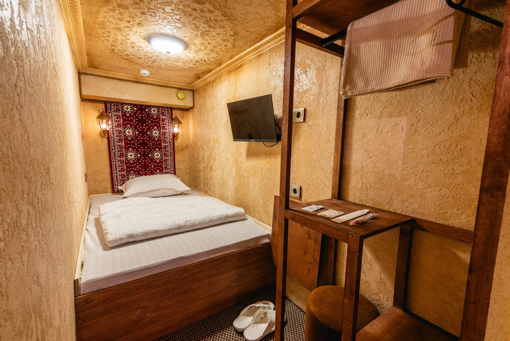 Alladin Capsule Hotel
