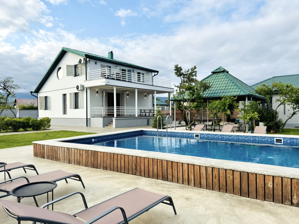 Avrora Villa