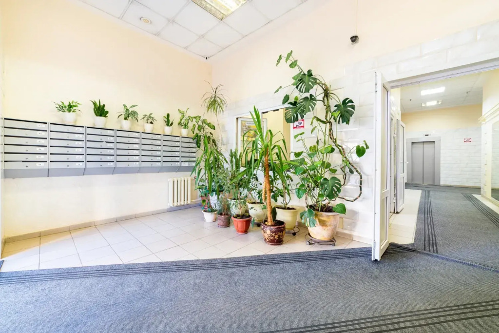 Na 9 Etazhe Flat