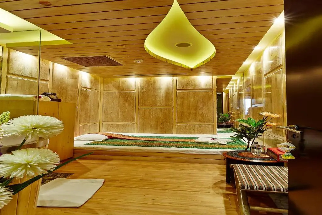 Six Seasons Hotel