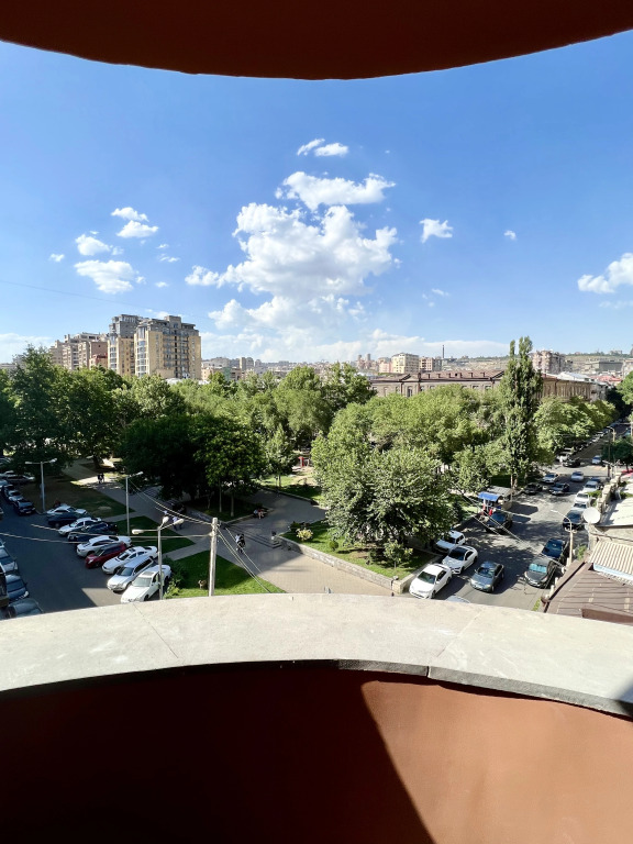Апартаменты улучшенные в центре города от Sweet Home