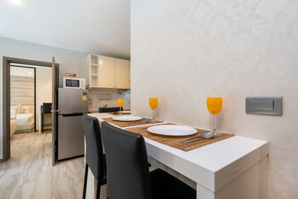 46m2 Luxury Poolside 1 Bedroom Free Netflix Apartments	