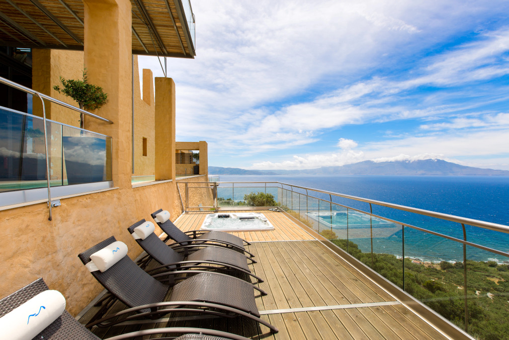 Beachfront Ravdoucha Epavlis Eleni Villa - Pool, Hot Tub, Gym, Sauna, Private Parking, WiFi