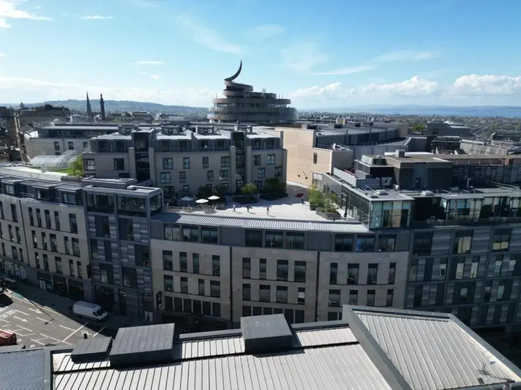 Отель Roomzzz Edinburgh