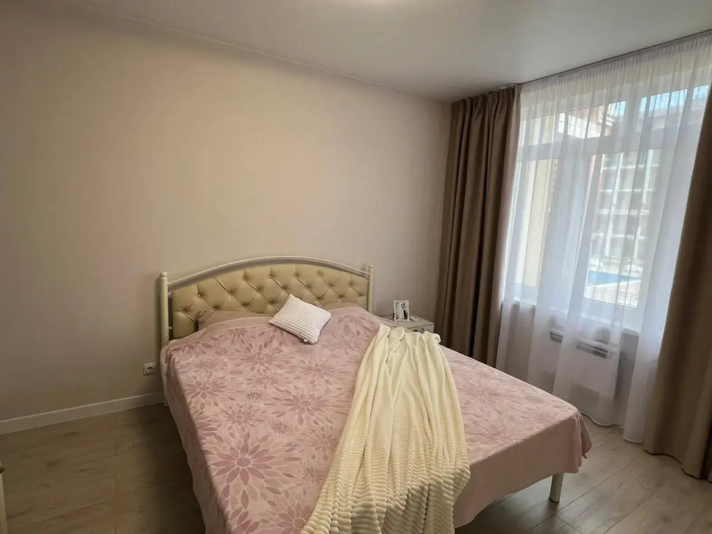 Квартира с Бacсeйнoм в ЖК Кипарис 302