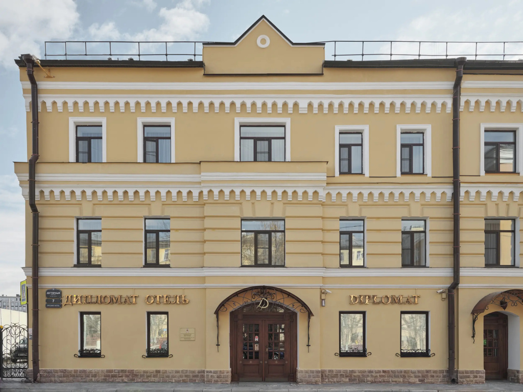 Дипломат