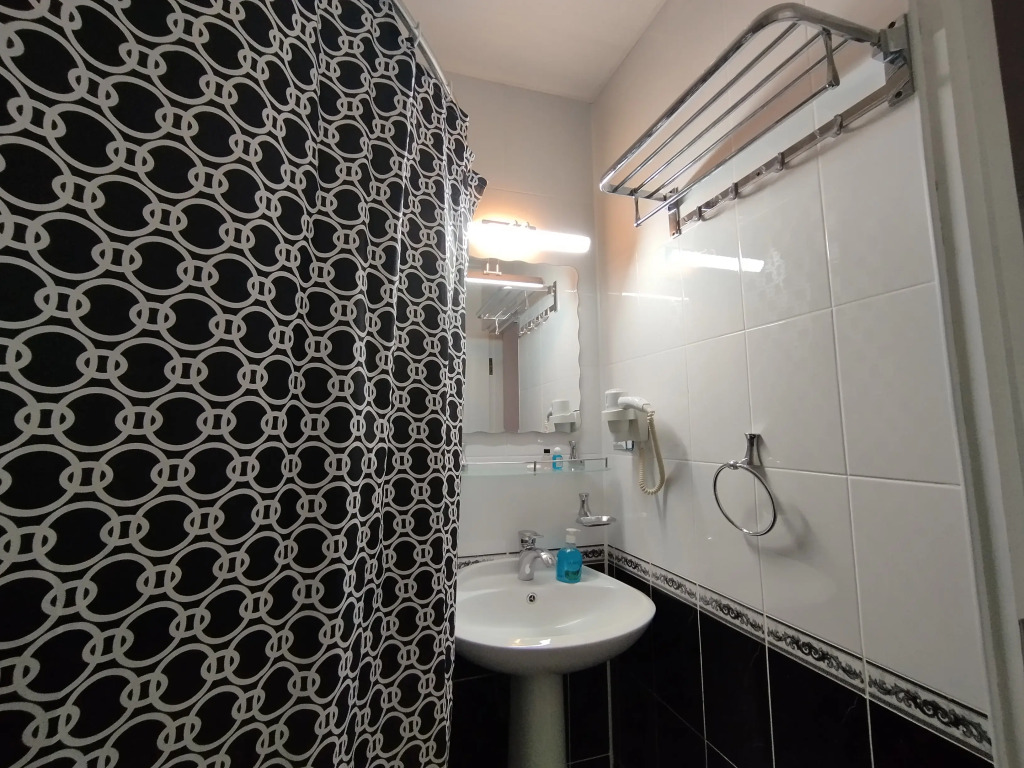 Orom Hotel