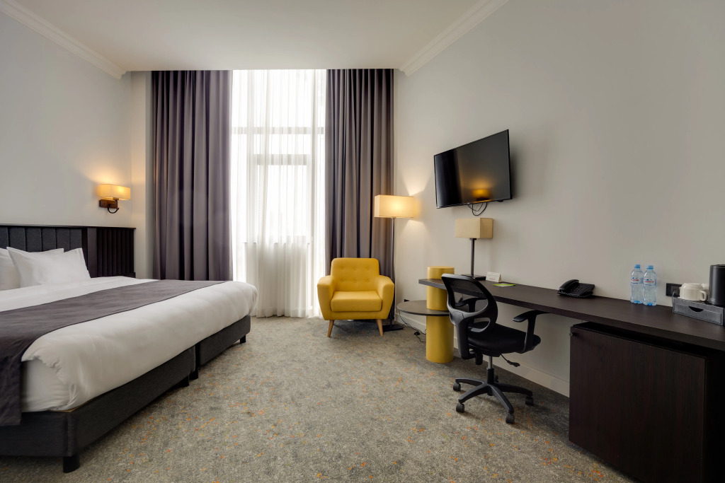 Pine Astoria Hotel