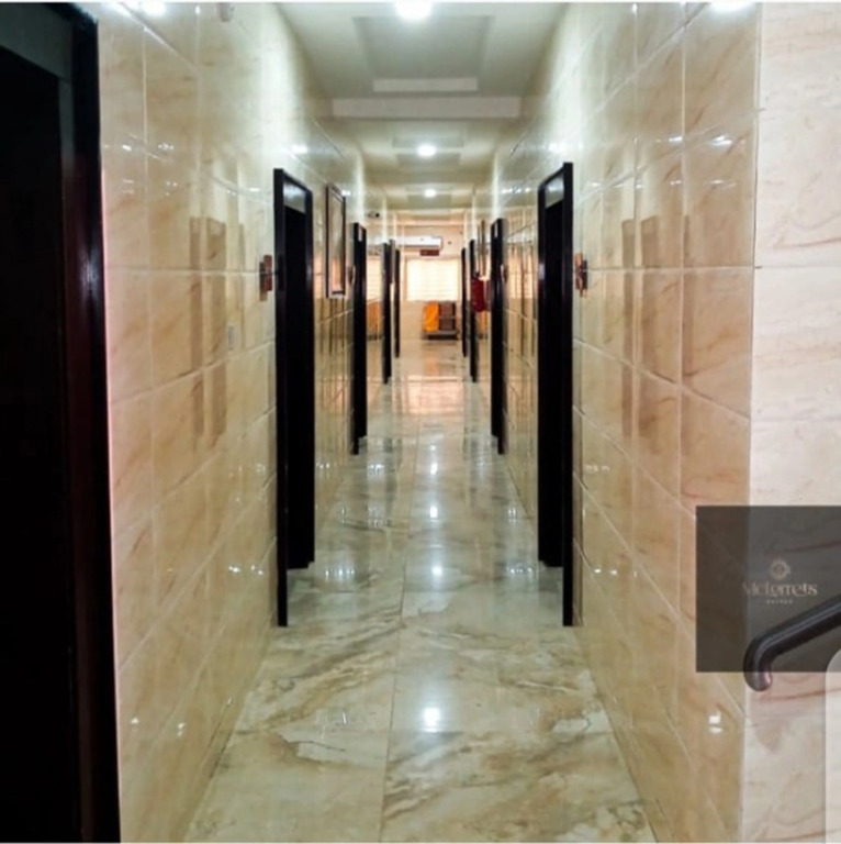 Отель Mclorrets Suites