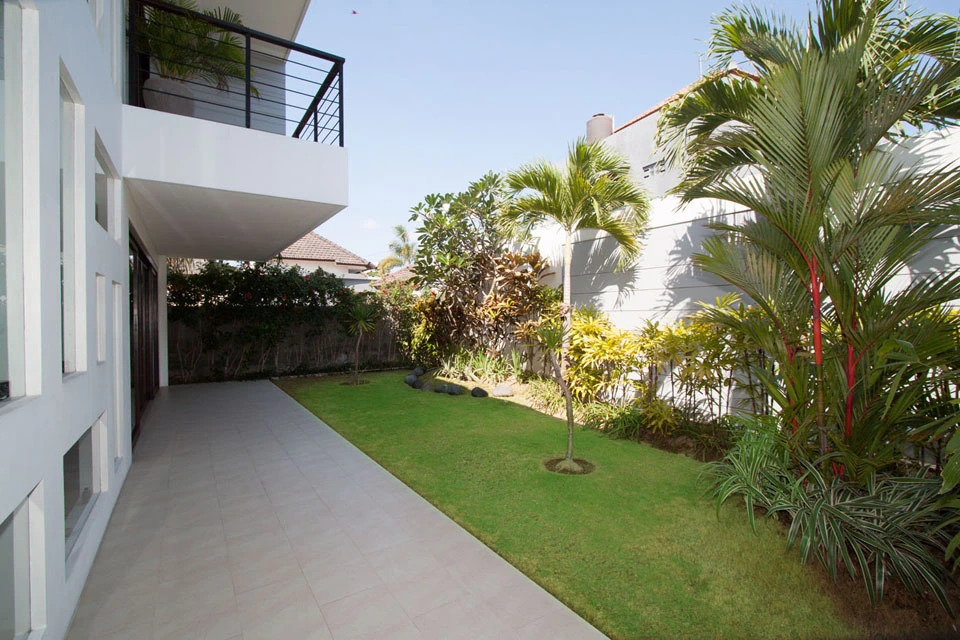 Skye Dee Villa