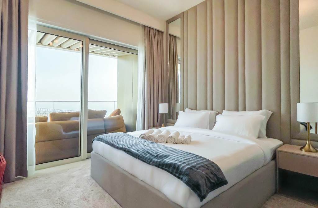 Elite LUX Holiday Homes - Beachfront 1BR Oasis & Stunning Views By Elie Saab