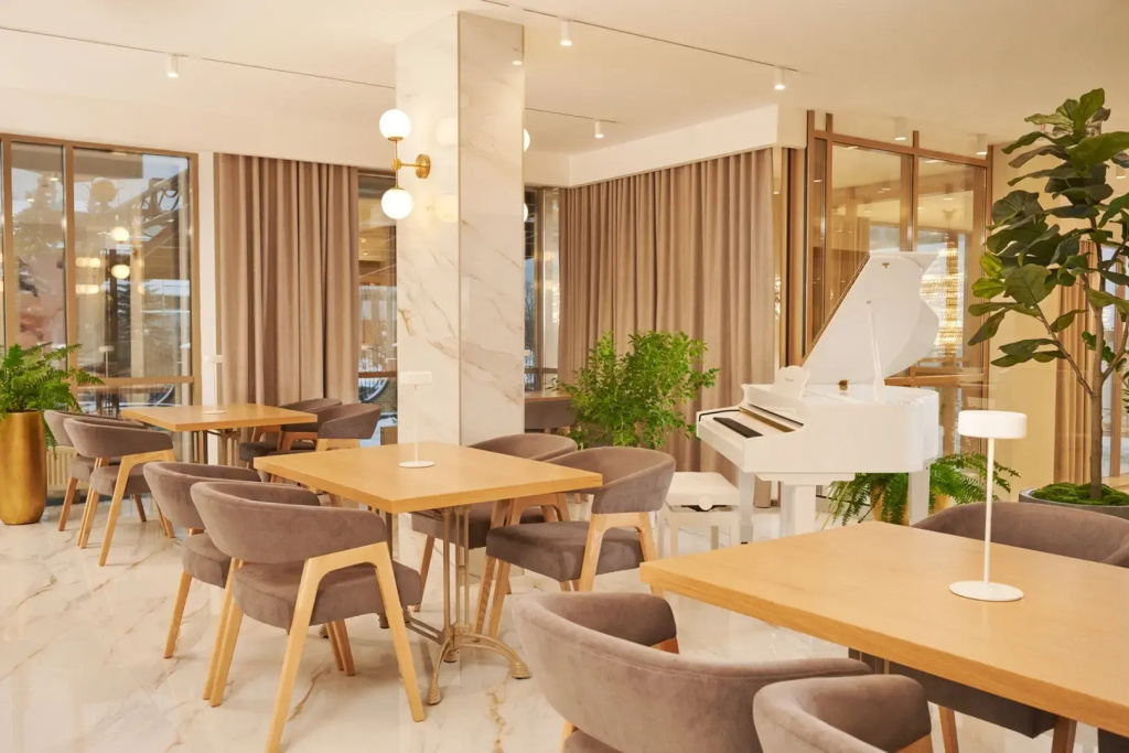 Отель Aura CityHotel