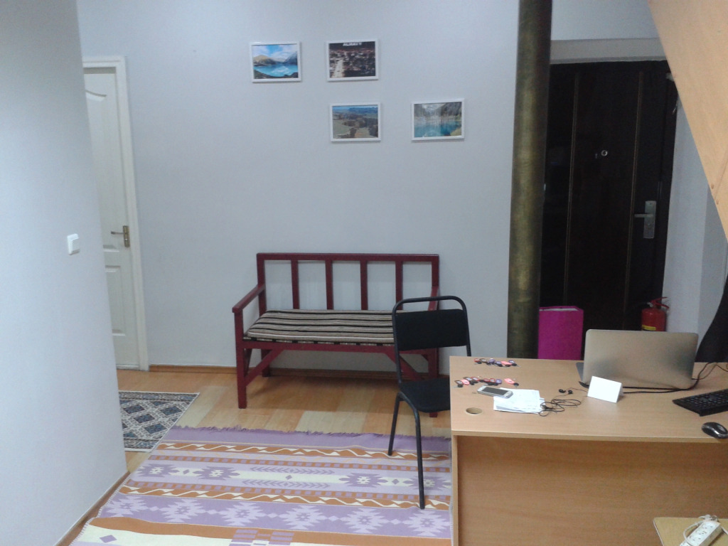 Hostel 64