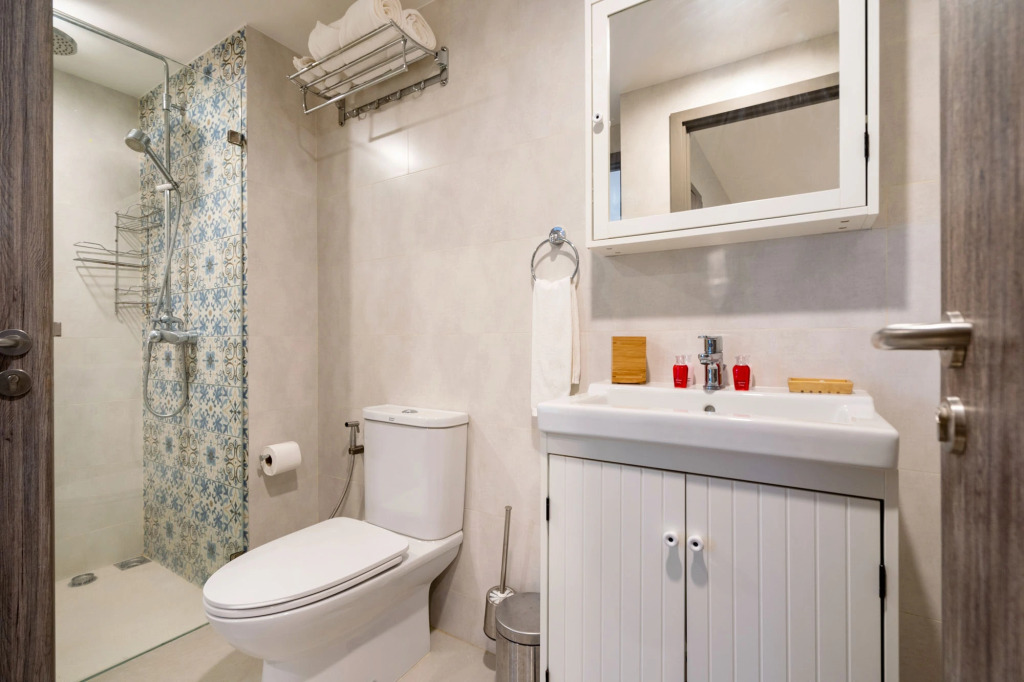 46m2 Luxury Poolside 1 Bedroom Free Netflix Apartments	