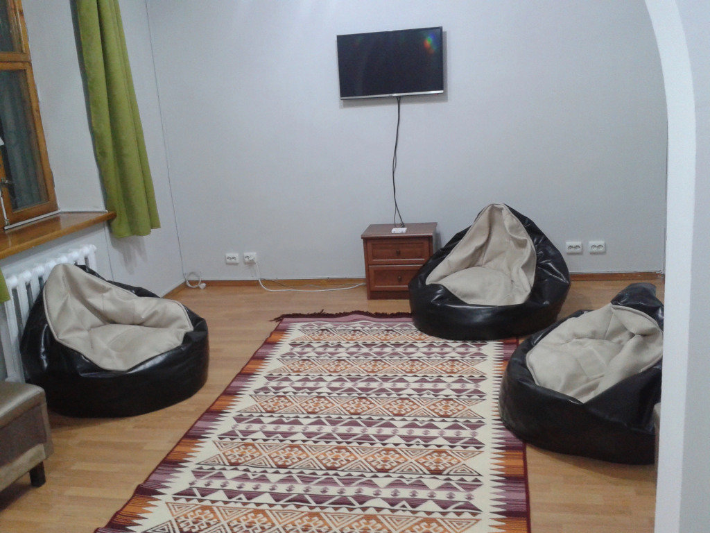 Hostel 64