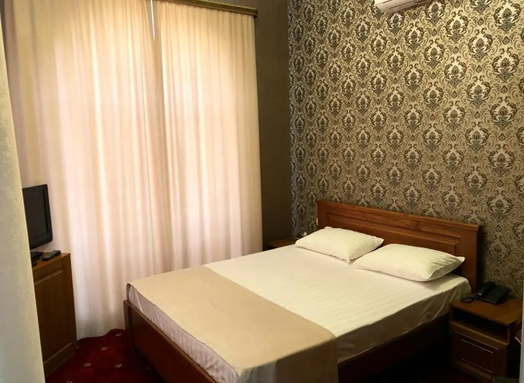 Отель Caesar Royal Palace