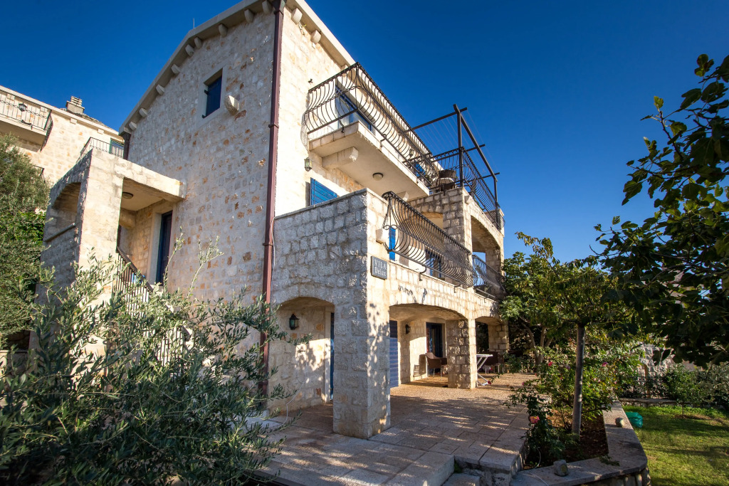 Castello degli Aranci Eco Resort