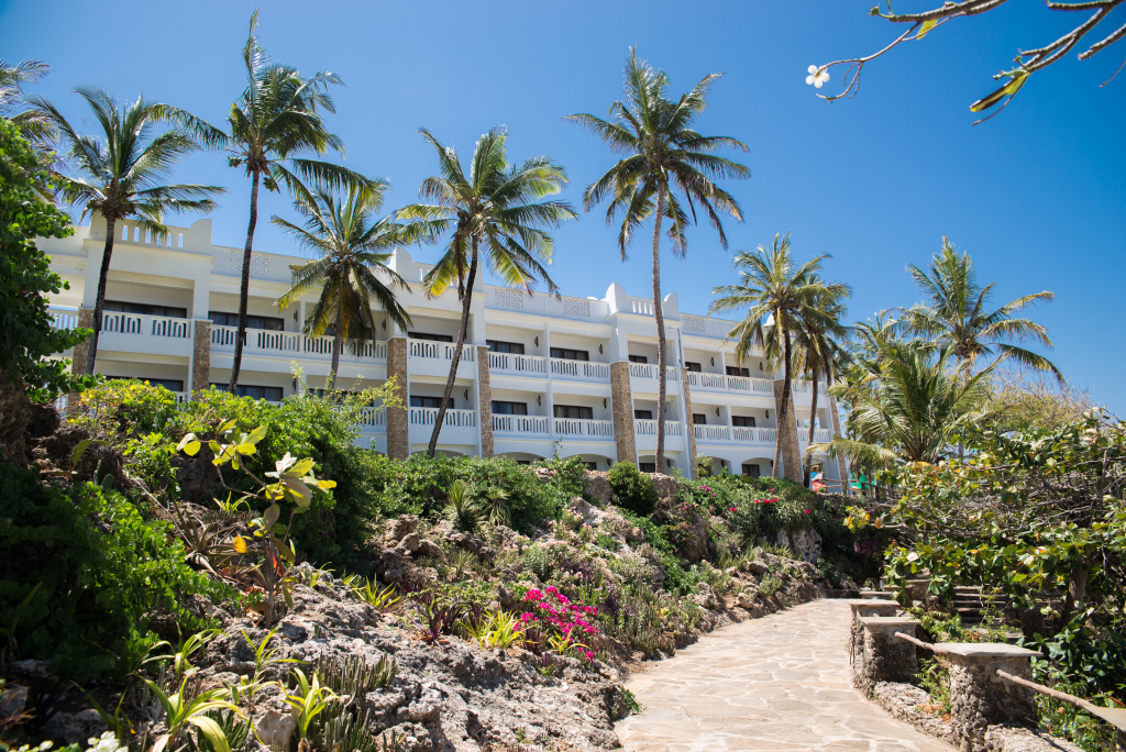 Отель PrideInn Paradise Beach Resort & Spa