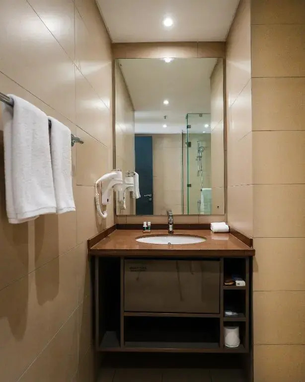 Отель Trademark Suites at Enaki Town