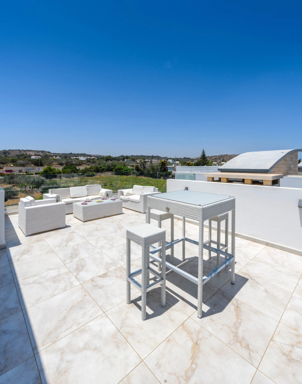 Mare Lombardi Villa