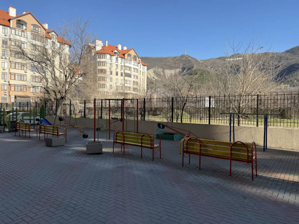 Квартира 417 с Балконом и Видом на Горы в Центре