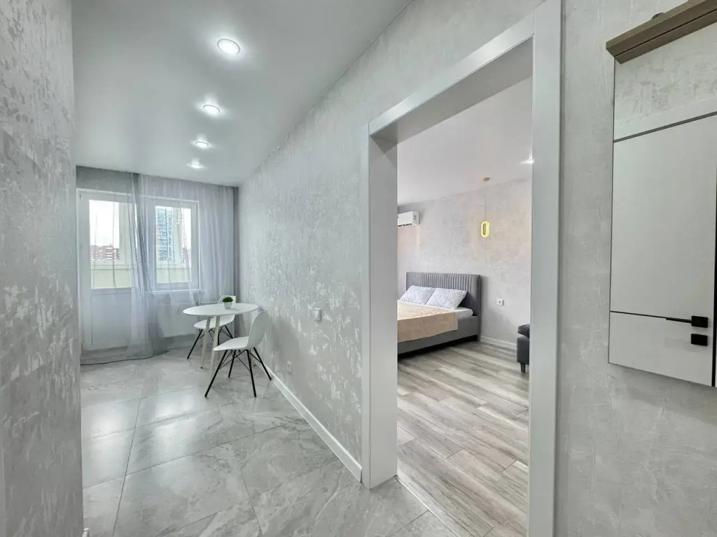 Квартира LikeHome на Братьев Хусаиновых 6
