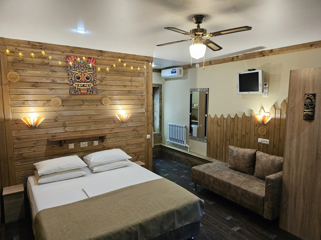 Lemon Joe Hotel