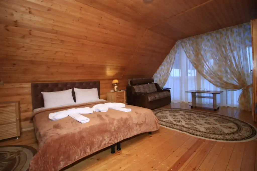 Номер Comfort Мансарда с видом на горы в Тур