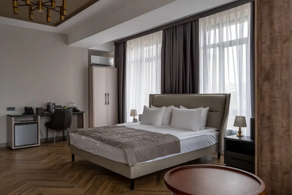Five Hotel