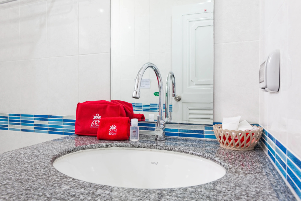 Отель ZEN Rooms Patong Soi Chuwong