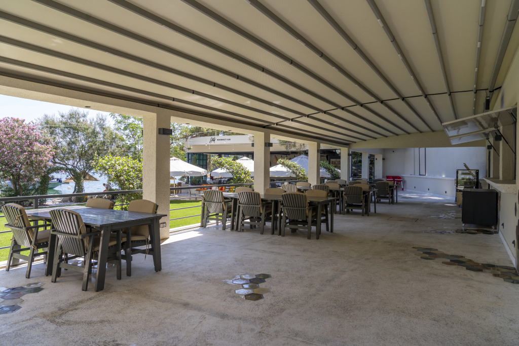 Alesta Yacht Hotel