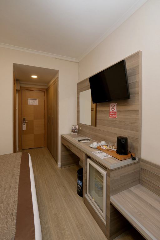 Pera Arya Hotel