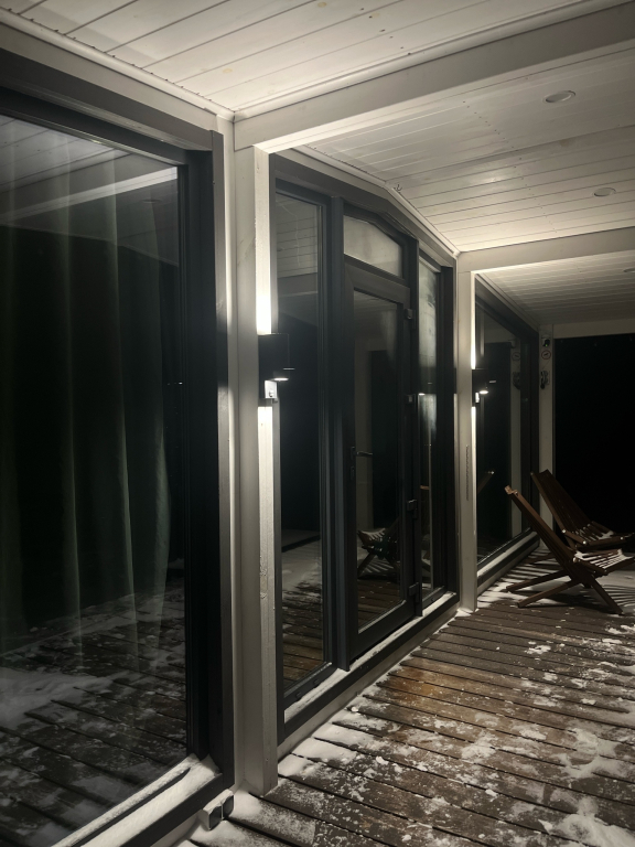 Частный дом  Belov House  с панорамным остеклением у леса