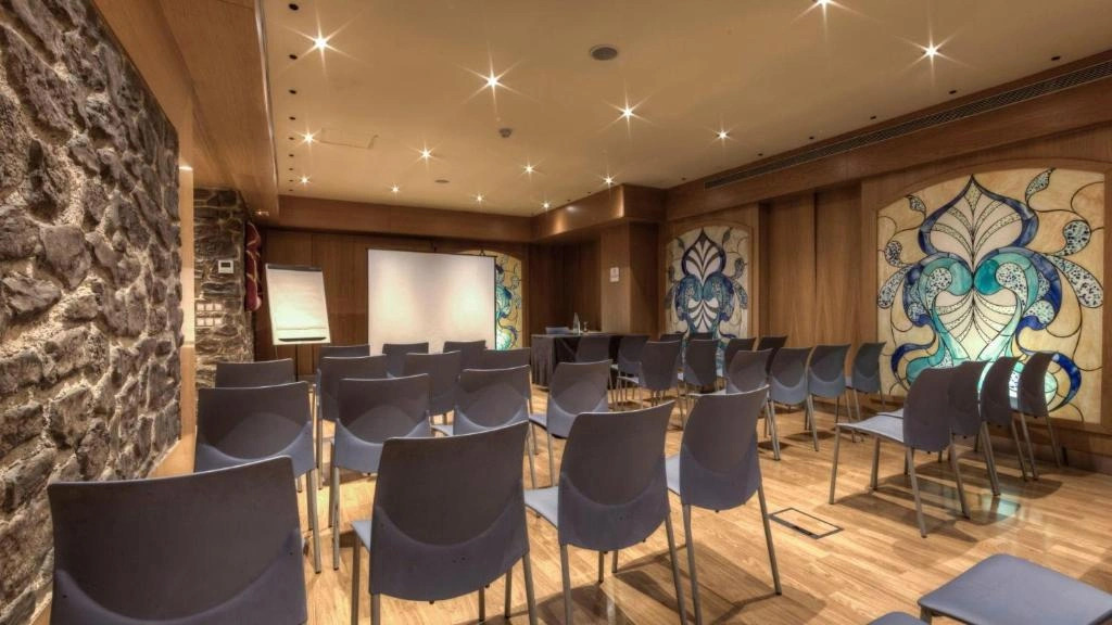 Отель Evenia Rosselló