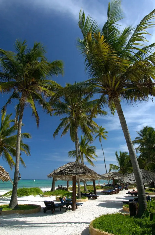 Отель Breezes Beach Club & Spa - Half Board