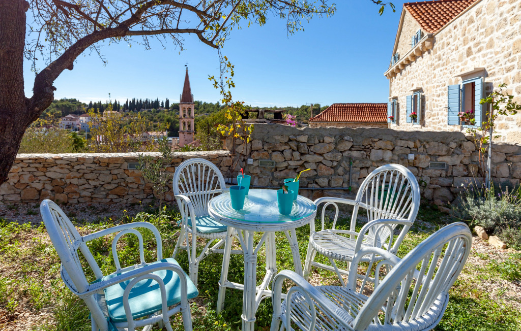 Villa Vicina - Historic Stone Villa with Pool & Sea Views I Milna