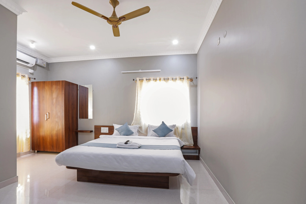 Отель Gateway Suites