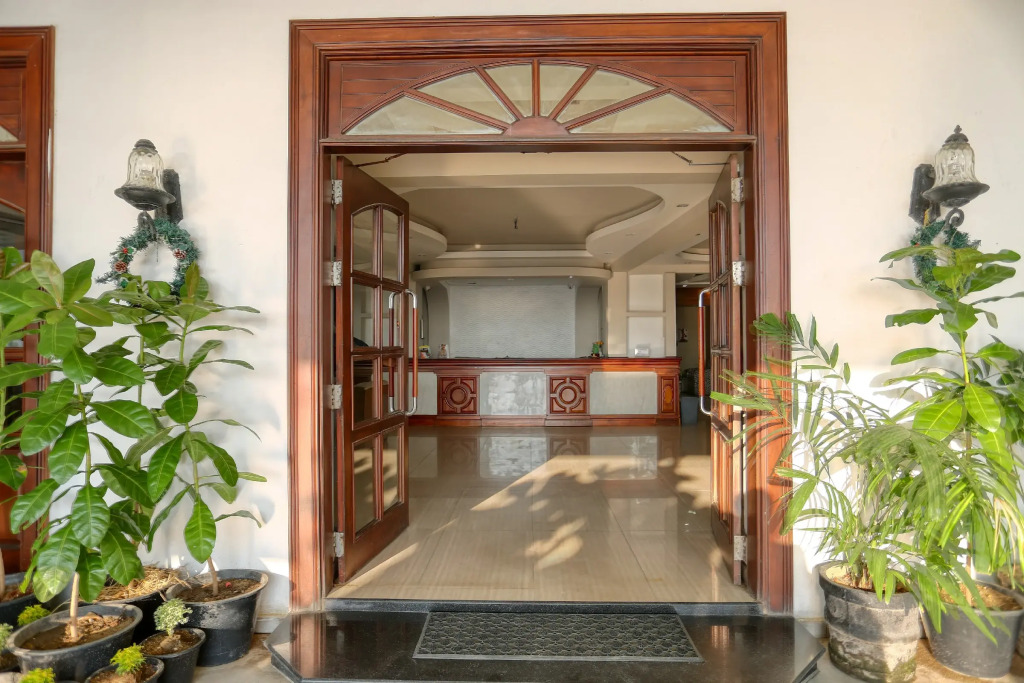 Отель Lazaani Colombo
