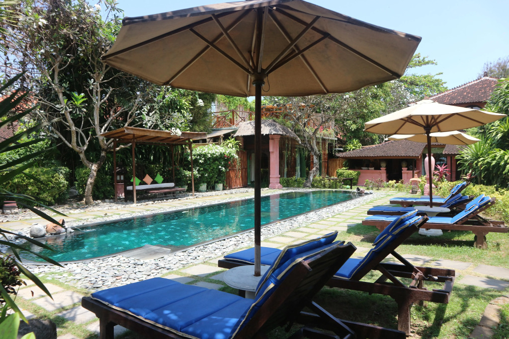 Отель La Taverna Suites