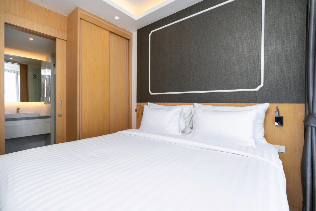 Отель Aristo Beach Resort condo by Roominger