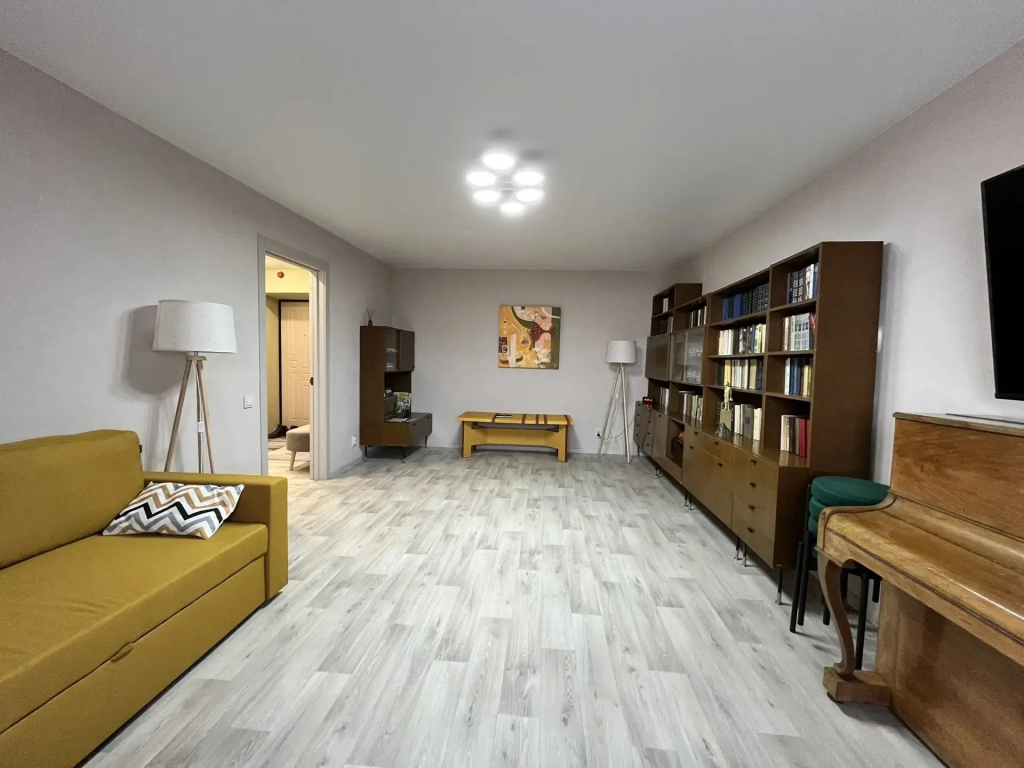 Квартира трешка в центре Звездинка 9