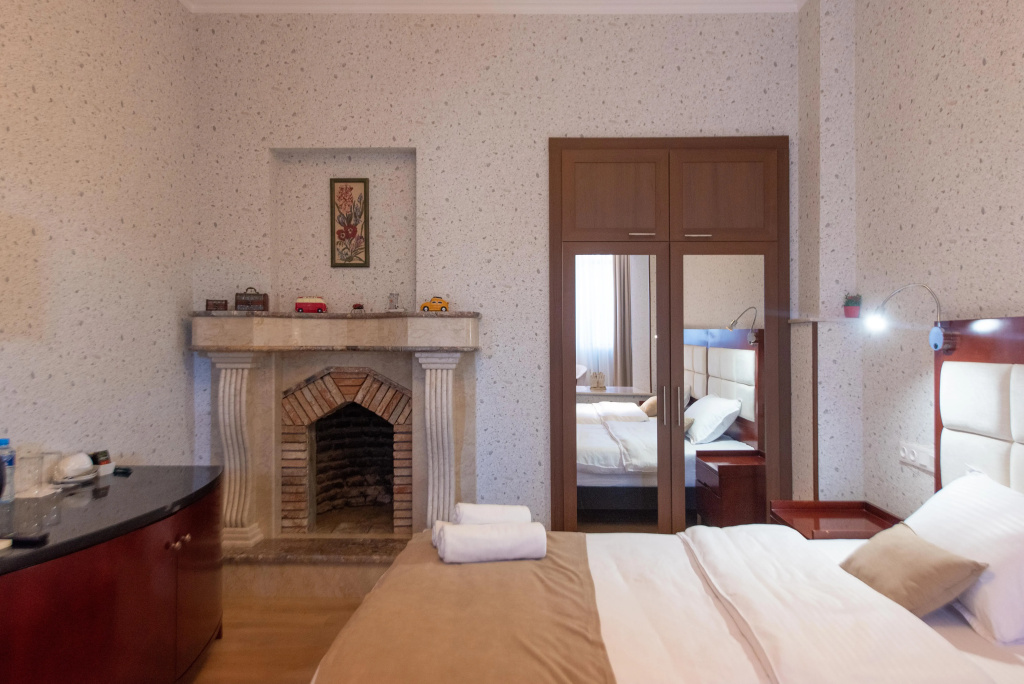 Kraveli Hotel