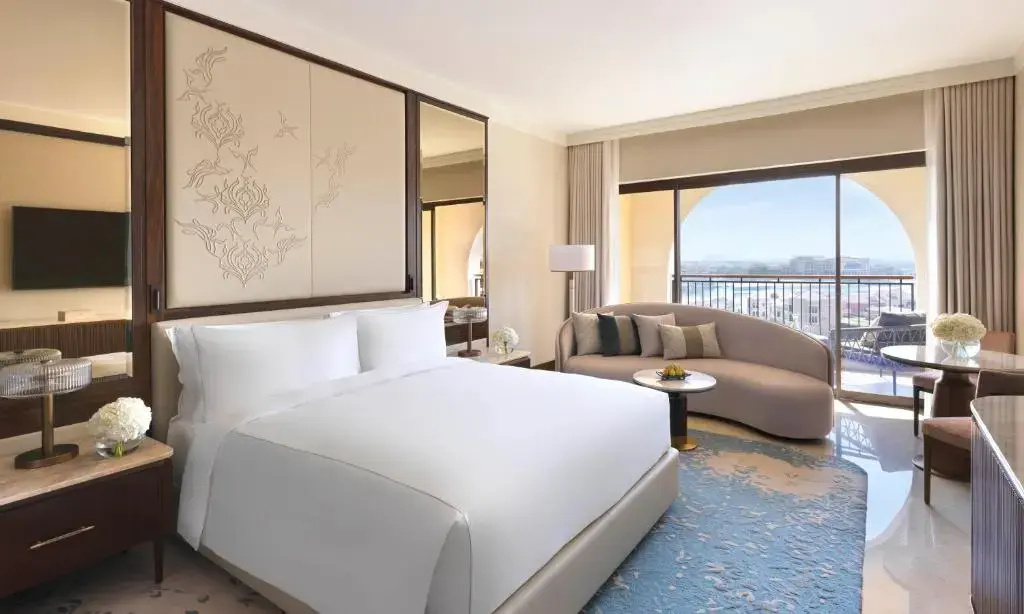 Отель The Ritz-Carlton Abu Dhabi, Grand Canal