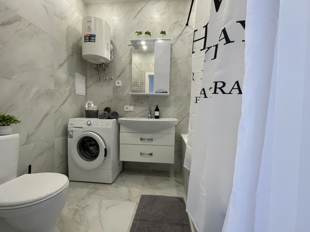 Квартира на Мира 44, Западная