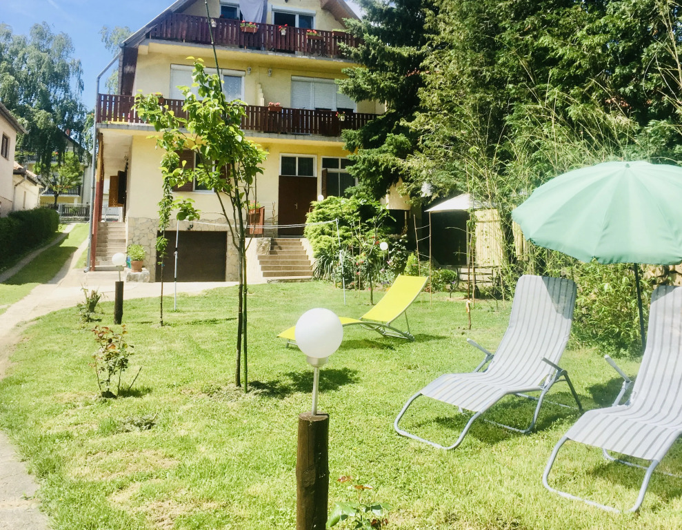 Sunny & Green Apartment