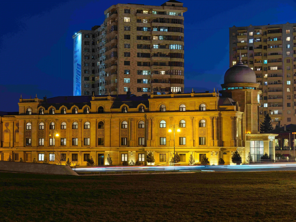 The Central Point Hotel Baku
